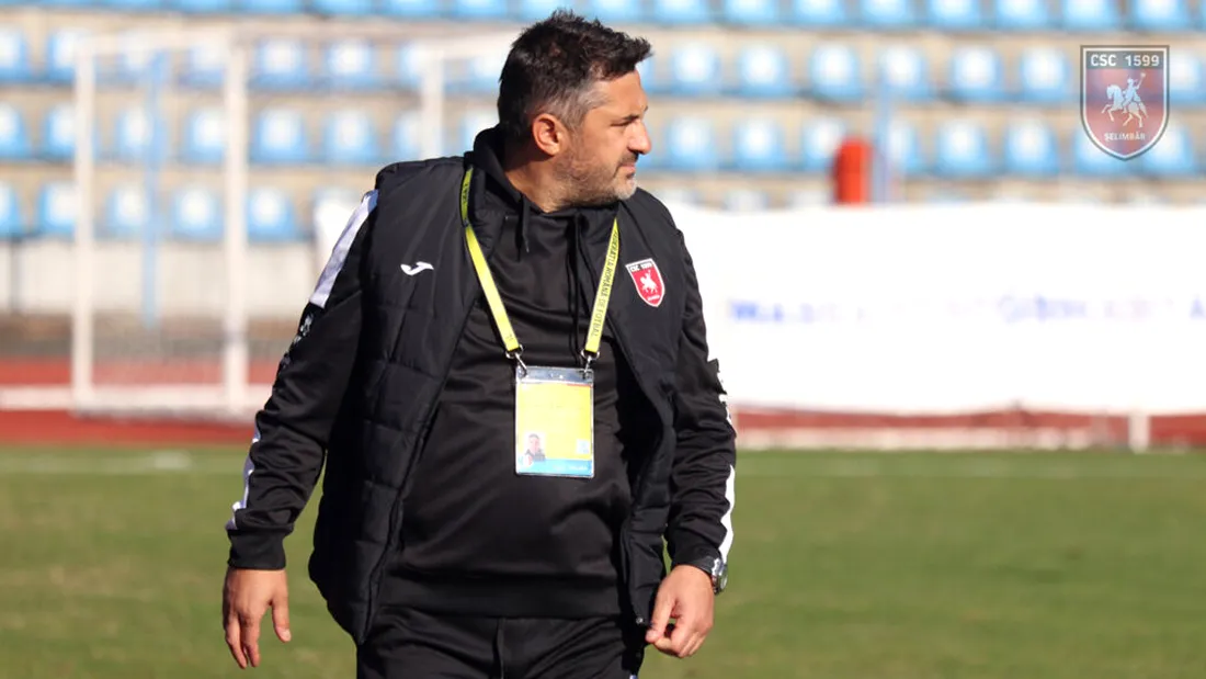 Claudiu Niculescu avertizează că trei echipe fără drept de promovare pot fi în play-off. Antrenorul cere revenirea la vechiul sistem și anunță planurile CSC Șelimbăr