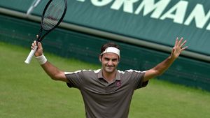 Roger Federer continuă cursa pentru al 10-lea titlu la Halle! VIDEO | Lovitura genială care a ridicat publicul în picioare