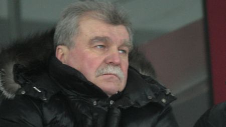 Vamă e ironic la adresa lui Gigi:** "Îmi fac poster și cu Mihalache, pe lângă cel cu Maccarone" :)