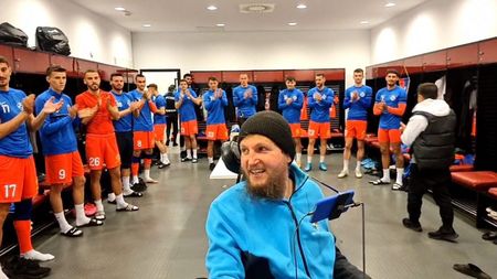 Revedere emoționantă între Mihai Neșu și foștii colegi de la FCSB. Fostul fotbalist a fost aplaudat la scenă deschisă | VIDEO