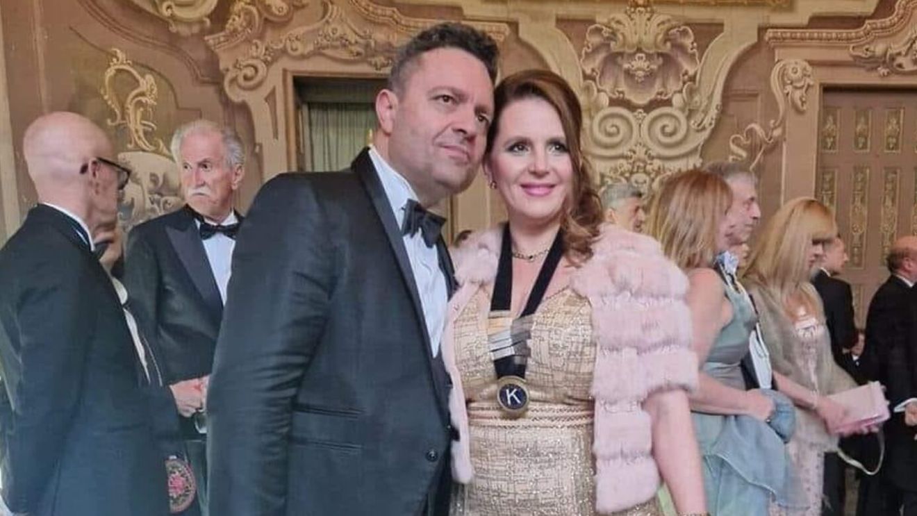 Cine sunt cei doi români care stau în San Marino de 28 de ani, unde au rămas după o vacanță. Ce nu le-a permis UEFA să facă la meciul României