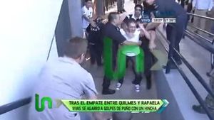 VIDEO - Fost jucător la Arsenal și Inter, Vivas a fost dat afară după ce a bătut un fan! Declarația surpriză a victimei: "Nu trebuia să-și ceară scuze"