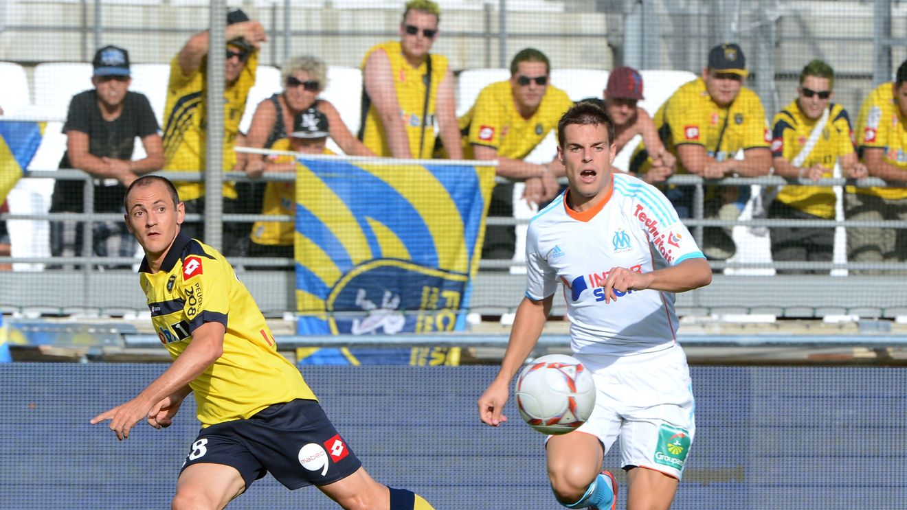 Chelsea l-a achiziționat pe Cesar Azpilicueta, campion european U19 în 2007 și U21 în 2011