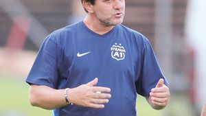 Becali :"Nu-i spun lui Lăcă pe cine să bage"