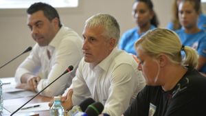 Constantin Căliman, directorul general al campioanei CSM București,  candidează pentru un loc în Consiliul de Administrație. Patru nume au intrat în cursă pentru a ocupa locul vacant lăsat de Mariana Târcă