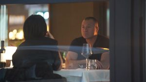 Adrian Ilie, un mare cuceritor! Fostul mare jucător al Valenciei, întâlnire cu o brunetă într-un restaurant de lux | FOTO&VIDEO