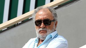 Ion Țiriac, undă verde să devină patronul lui Dinamo București și să îl aducă pe Mircea Lucescu antrenor! Acționarul majoritar al „câinilor” îl cheamă pe magnatul cu avere de peste 2 miliarde de euro: „Îi dau clubul oricând”