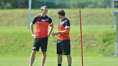 Șefii nu au ochi pentru cel mai iubit fotbalist care nu a jucat niciodată în Ghencea!** 2.000 de fani îl roagă să vină la Steaua, MM îi dă reject: "L-am văzut, e alt profil"