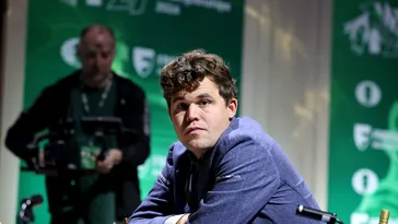 Nu e nicio glumă! Campionul norvegian Magnus Carlsen, dat afară de la Campionatul Mondial de Şah dintr-un motiv incredibil!