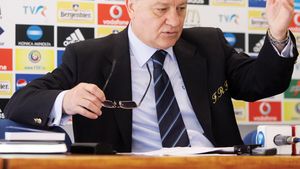 Sandu avertizează: "Pițurcă nu poate antrena din pușcărie!"