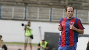 "Toată lumea spune că sunt copilul lui nea Piți**, cum să mai joc eu la Steaua acum?!"