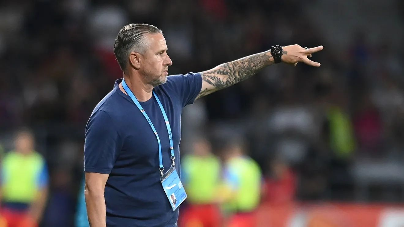 Singur împotriva tuturor. Ce a pățit Reghecampf în Rwanda după ce a câștigat cu 5-0