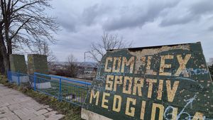 Cum arată azi stadionul din Medgidia, arenă care strângea 40.000 de spectatori la un meci. Legenda spune că s-a umplut o singură dată, în 1984. SPECIAL