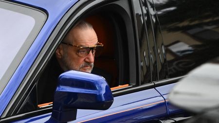 Scandal uriaș între Gigi Becali și un jucător de la FCSB: ”Mâine sunt la palat, vreau să reziliem contractul!”