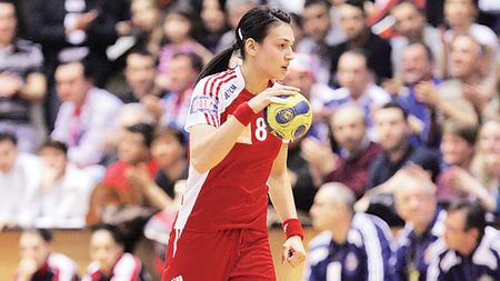 Pe urmele Șarapovei!** Cristina Neagu se va opera la medicul care a "reparat-o" și pe frumoasa rusoaică