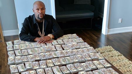 Comparația averilor milionarilor Mike Tyson şi Floyd Mayweather