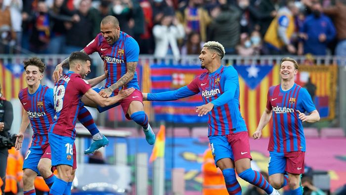 Barcelona - Atletico Madrid 4-2. Show total pe Camp Nou! Dani Alves, gol, assist și cartonaș roșu. Starurile Aubameyang și Traore, la debut