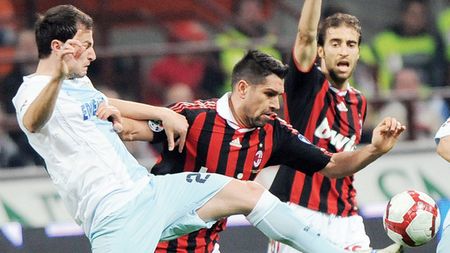 Boateng n-a putut trece de Radu Ștefan: **"Banda stângă a fost înschisă pentru atacul milanezilor"