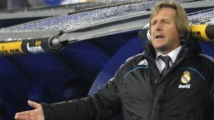 Al patrulea pas al "revoluției" pentru fosta echipă a lui Budescu: Dalian Yifang a convins un fost antrenor al lui Real Madrid să vină lângă Carrasco, Gaitan și Fonte