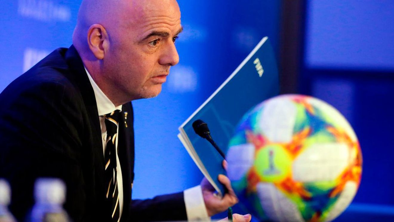 Infantino trimite "bezele" la Casa Fotbalului. Valeriu Argăseală e numai "ochi și urechi" | FOTO 