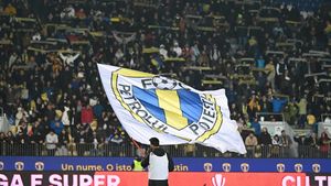 Petrolul Ploiești și Astra Giurgiu merg braț la braț în marea finală a celor mai tari succese europene după Revoluție! Cum s-au mobilizat fanii "lupilor" și ce victorii de poveste au devansat!