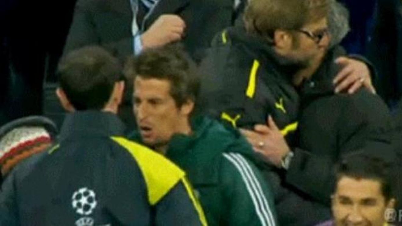 Fanii îi 'căutau' pe Klopp și Mou, dar privirile au fost atrase de Coentrao.** Ce făcea fundașul în nebunia de la Madrid? VIDEO Gest inexplicabil