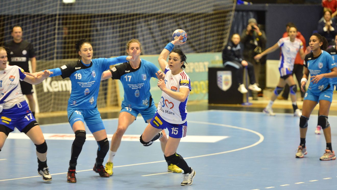 HCM Baia Mare a rezistat o repriză la Gyor, în fața căreia a pierdut cu un scor identic cu cel înregistrat în fața lui CSM București. Șansele pentru calificarea în "sferturile" Ligii au rămas intacte