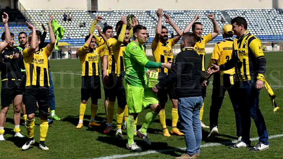 FC Brașov - în play-off, dar cu amenințarea falimentului la ușă.** Jucătorii vor să aibă o discuție cu cărțile pe față cu cei din conducerea clubului