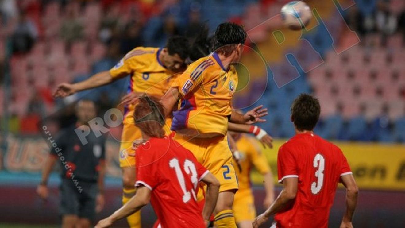 "Nu poți reconstrui naționala cu jucători de 31 de ani"