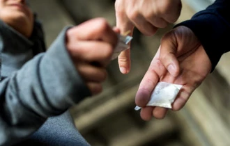 Un nou drog periculos descoperit în România. S-au emis alerte la nivel european, după ce a murit un copil de 13 ani