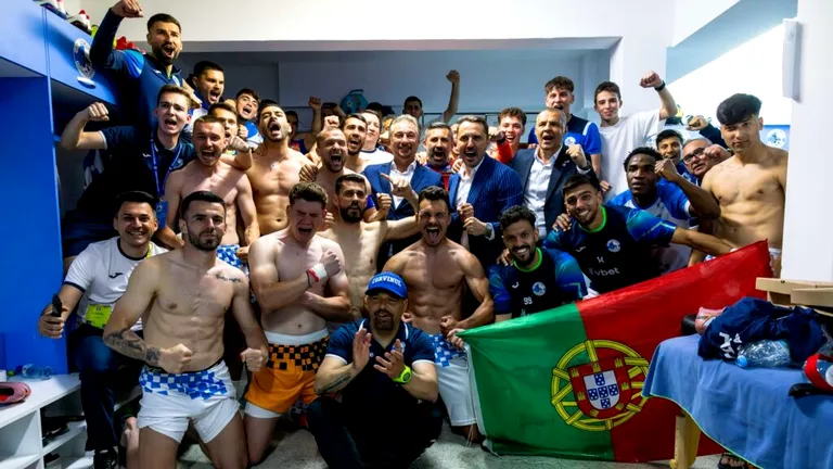 Reacție de la Hunedoara cu lacrimi în ochi după promovarea Corvinului în SuperLigă: ”Suntem Nottingham Forest de România! Fără acest trident n-am fi reușit!”