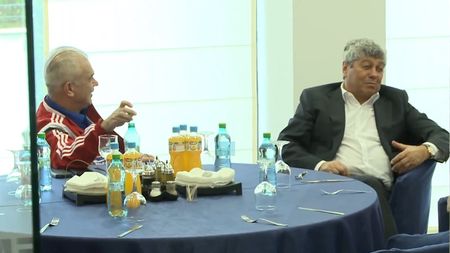 Mircea Lucescu i-a vizitat pe jucătorii naționalei în cantonament: "Consider că sunt un fel de Emerich Vogel pentru ei"