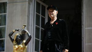 „Vreau să te bag, dar nu mă lasă Gigi!”. Replică uluitoare a antrenorului FCSB în fața fotbalistului campion cu roș-albaștrii. EXCLUSIV