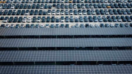 E gata parcul fotovoltaic pe care chinezii l-au preluat de la firma unde a fost acționar Bogdan Stelea și care a fost vândută pe milioane bune de euro