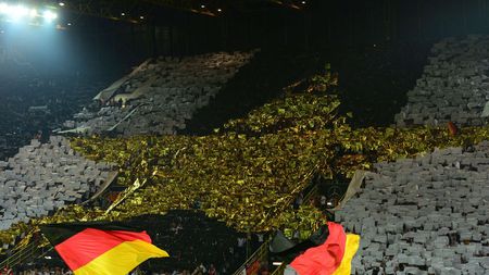 IMAGINEA SERII | "Zidul galben" s-a transformat în steaua aurie. Germania, primire fastuoasă la Dortmund, la debutul în preliminariile EURO 2016