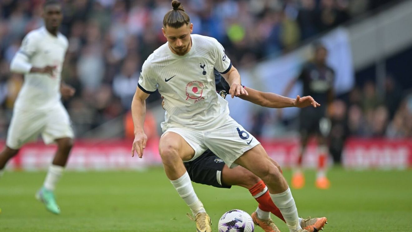 Radu Drăgușin a impresionat pe toată lumea cu un gest de veritabil bodyguard! Reacțiile fanilor lui Tottenham despre român s-au viralizat rapid