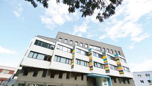 În 2003 a pus bazele unei afaceri de succes. Florin Segărceanu a investit 3,5 milioane de euro într-un proiect pentru copii