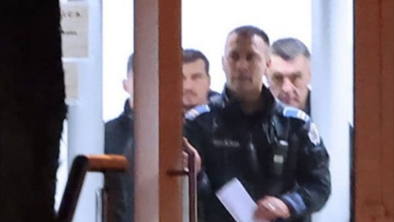 Arbitrul de fotbal și-a ucis iubita. A împușcat-o în toaleta unui restaurant, iar apoi a încercat să se sinucidă