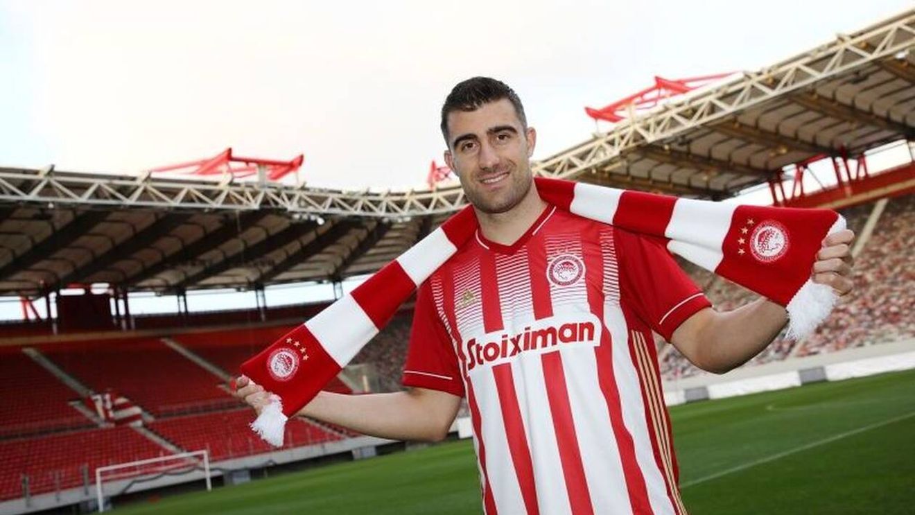 Olympiacos a dat lovitura pe piața transferurilor! Sokratis Papastathopoulos a semnat cu grecii, după ce Liverpool îl contactase în ultimele zile