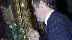 TOPUL nebuniilor care ar fi făcut un 2011 MEMORABIL! :)** Becali a devenit nașul lui Paszkany! Slujba a fost în limba maghiară