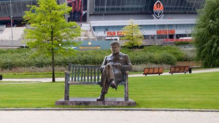 Ucrainenii îi fac statuie lui Mircea Lucescu. La propriu