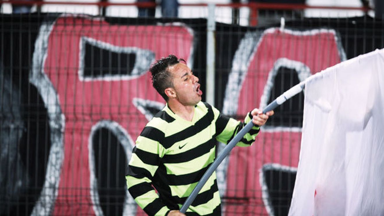 Florentin Petre s-a retras printre aplauze! A sărutat iarba din Ștefan cel Mare: "E gazon sacru pentru mine"