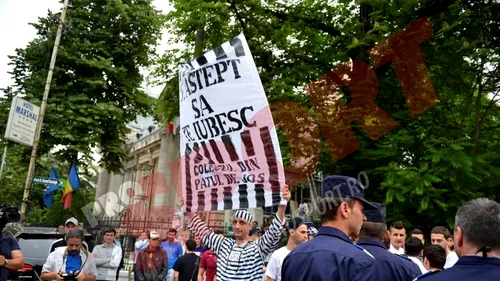 Fanii Rapidului protestează: 