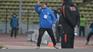 FOTO | Șumudică, surprins când făcea gesturi obscene la adresa fanilor Stelei! Antrenorul Astrei neagă evidența: "Ce semne am făcut, domnule? Aveți poze? Căutați scandal"