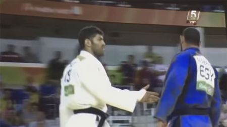 Luptătorul de judo care a refuzat să dea mâna cu un adversar la Jocurile Olimpice a fost exclus