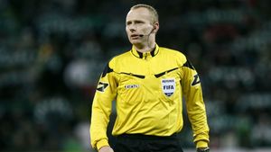 Marcin Borski va arbitra partida Rio Ave - Steaua