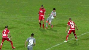 Dinamo a primit o lovitură dură din partea arbitrilor! Sebastian Colțescu le-a refuzat câinilor un penalty. „I-a spart ceasul! Eu dădeam lovitură de la 11 metri”