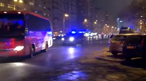Suporterii lui Dinamo, ținuți departe de autocarul „câinilor” înainte de derby-ul cu FCSB! Ce le-au cerut jandarmilor | FOTO & VIDEO