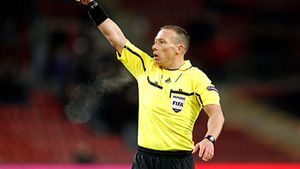 Galezul Simon Lee Evans va conduce meciul Steaua - Rio Ave