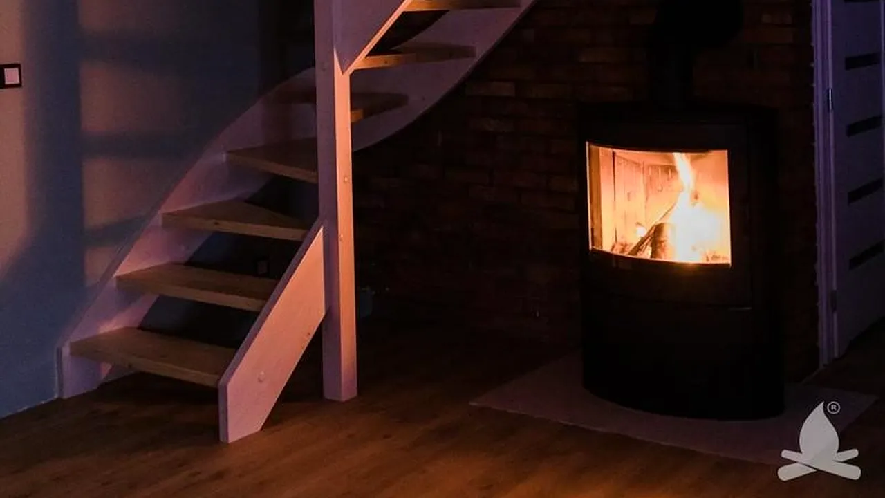 (P) Șemineu sau soba pe lemne: Care soluție este cea mai potrivită pentru încălzirea alternativă a casei tale?